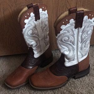New with tags genuine leather western boots